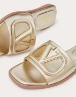 VLOGO CUT-OUT LAMINATED NAPPA LEATHER SLIDE SANDAL - Image 3